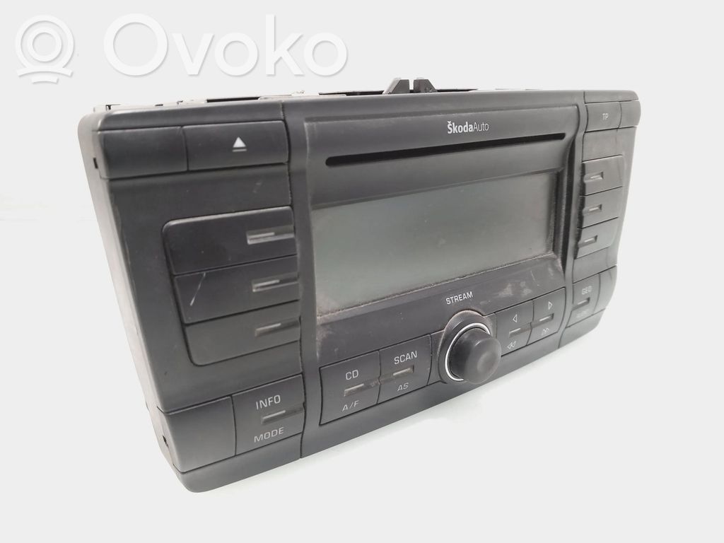 Panel / Radioodtwarzacz CD/DVD/GPS   1Z0035161A