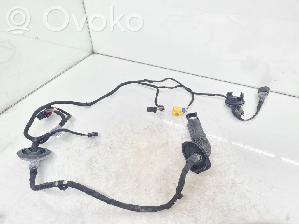 Wiązka przewodów drzwi przednich   8T8971029K