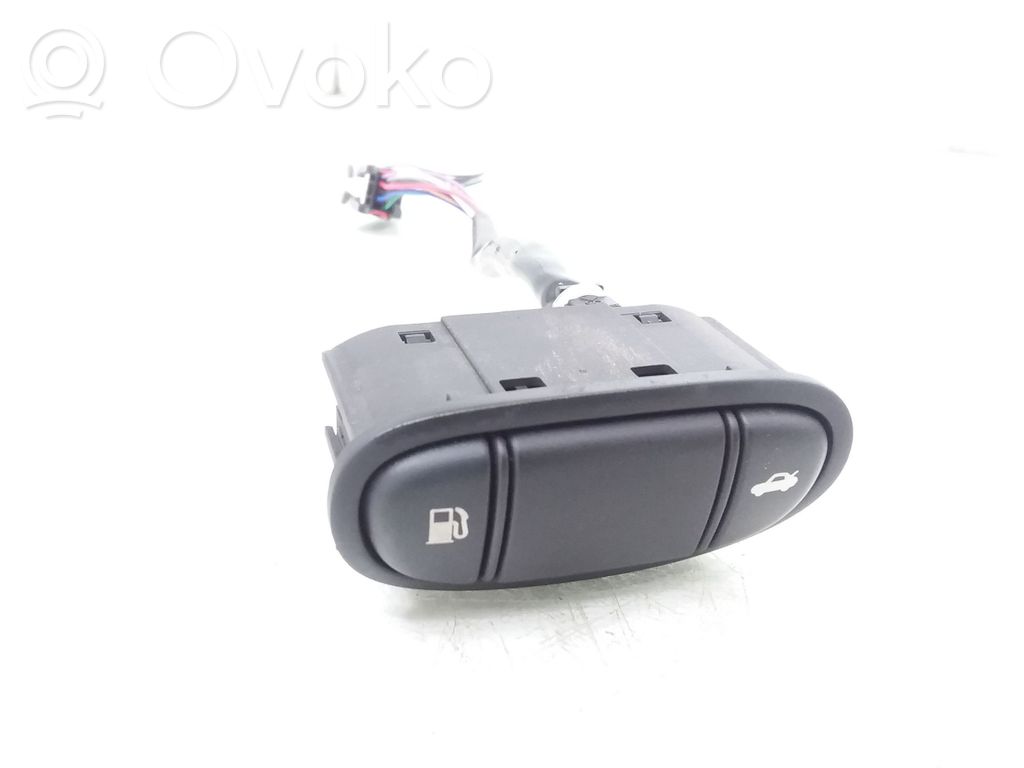 Jaguar S-Type Fuel tank opening switch 