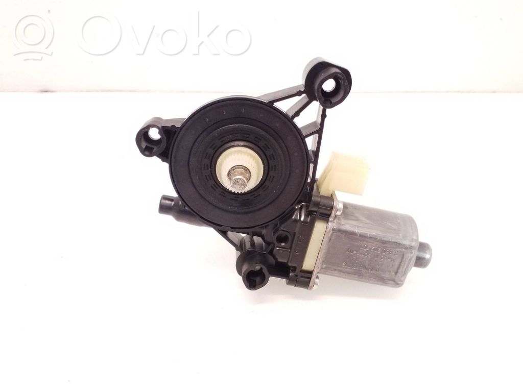 Skoda Octavia Mk3 (5E) Front door window regulator motor 