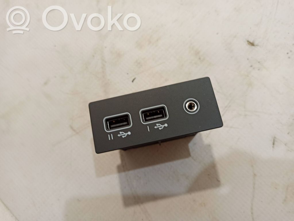 Renault Clio V USB socket connector 
