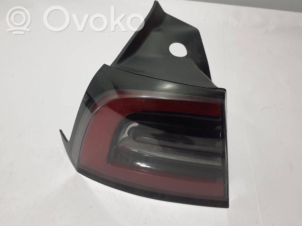 Tesla Model 3 Takavalot 