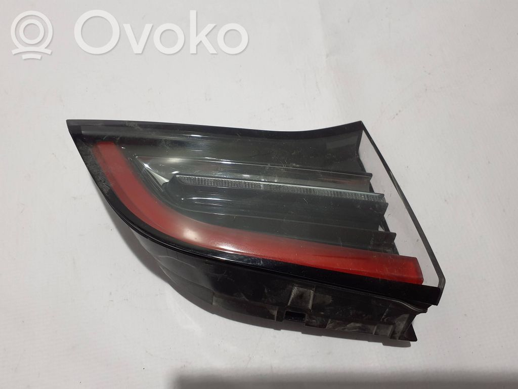 Tesla Model 3 Takaluukun takavalot 