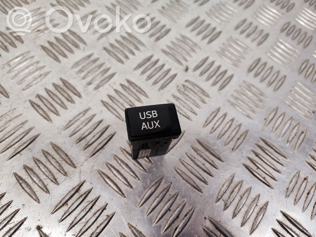 Toyota Verso-S AUX in-socket connector 