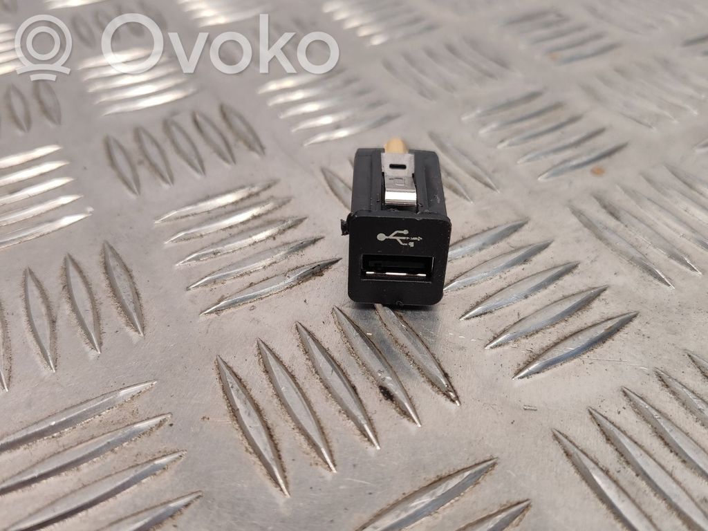 BMW 7 F01 F02 F03 F04 USB savienotājs 