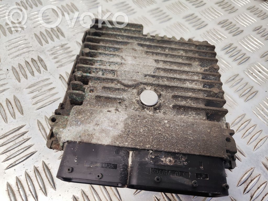 Volkswagen Golf VI Engine control unit/module 