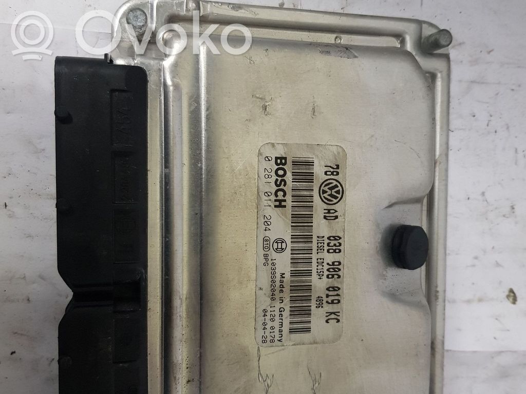 Volkswagen PASSAT B5.5 Engine control unit/module 