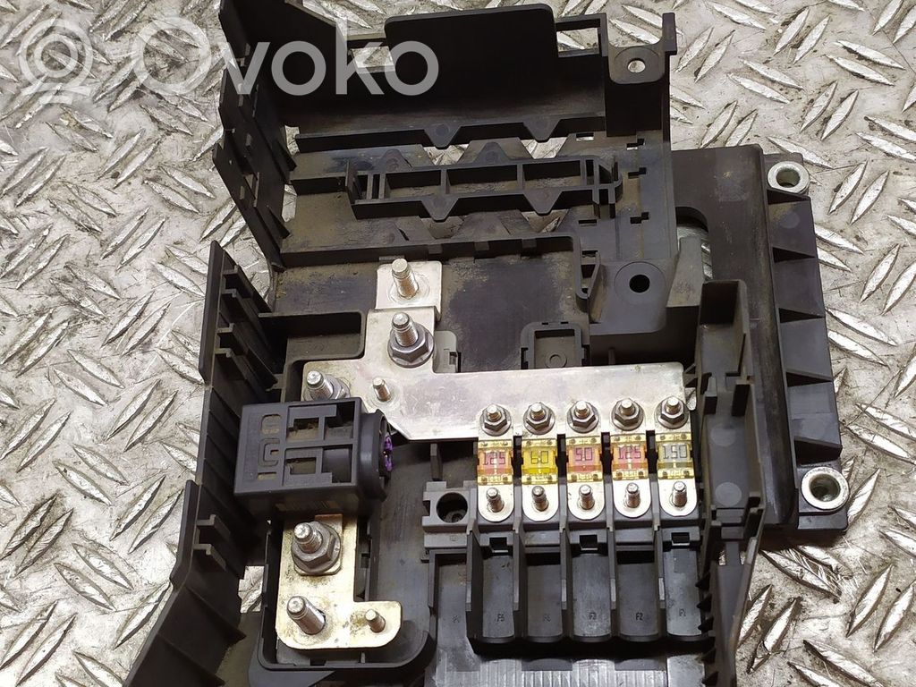 Audi Q7 4L Saugiklių blokas 