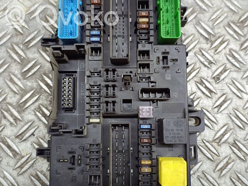 Opel Astra H Fuse module 