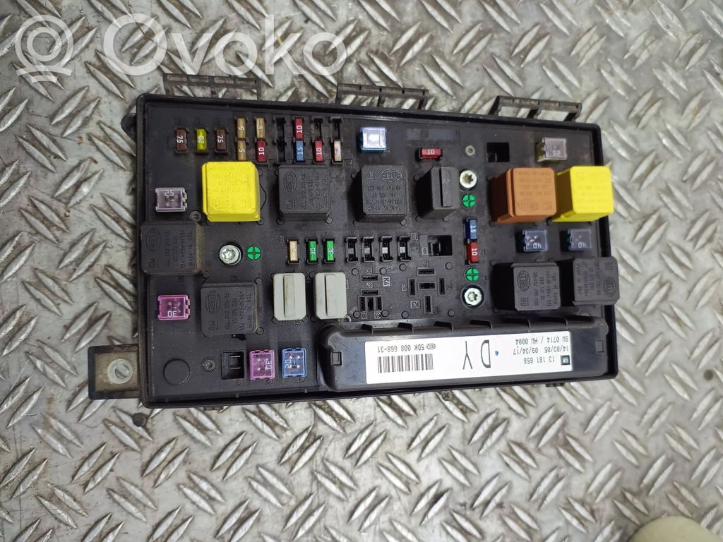Opel Astra H Modul siguranțe 