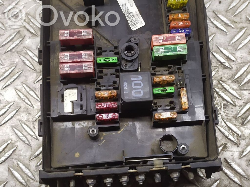 Skoda Octavia Mk2 (1Z) Fuse module 