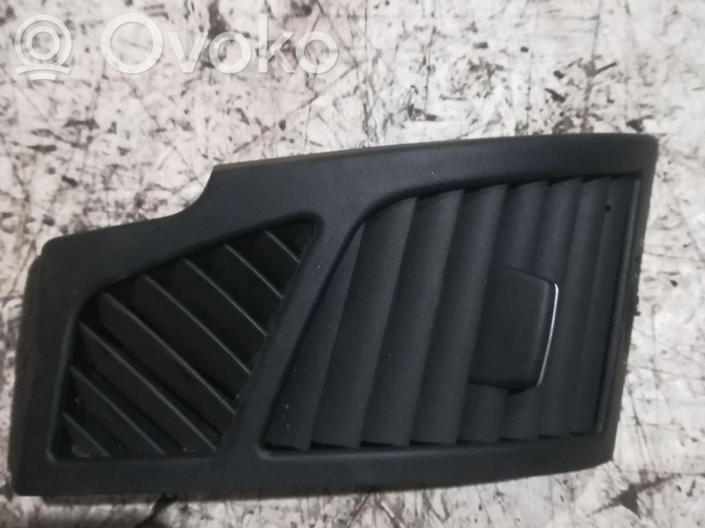 BMW 1 E81 E87 Šoninės oro grotelės 