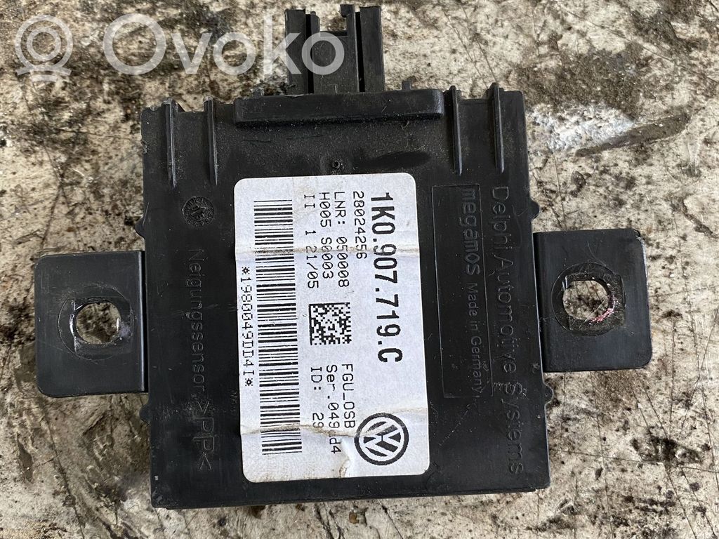 Volkswagen Touran I Alarm control unit/module 