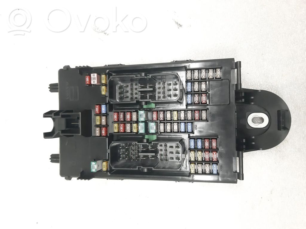 Volvo XC90 Saugiklių blokas 