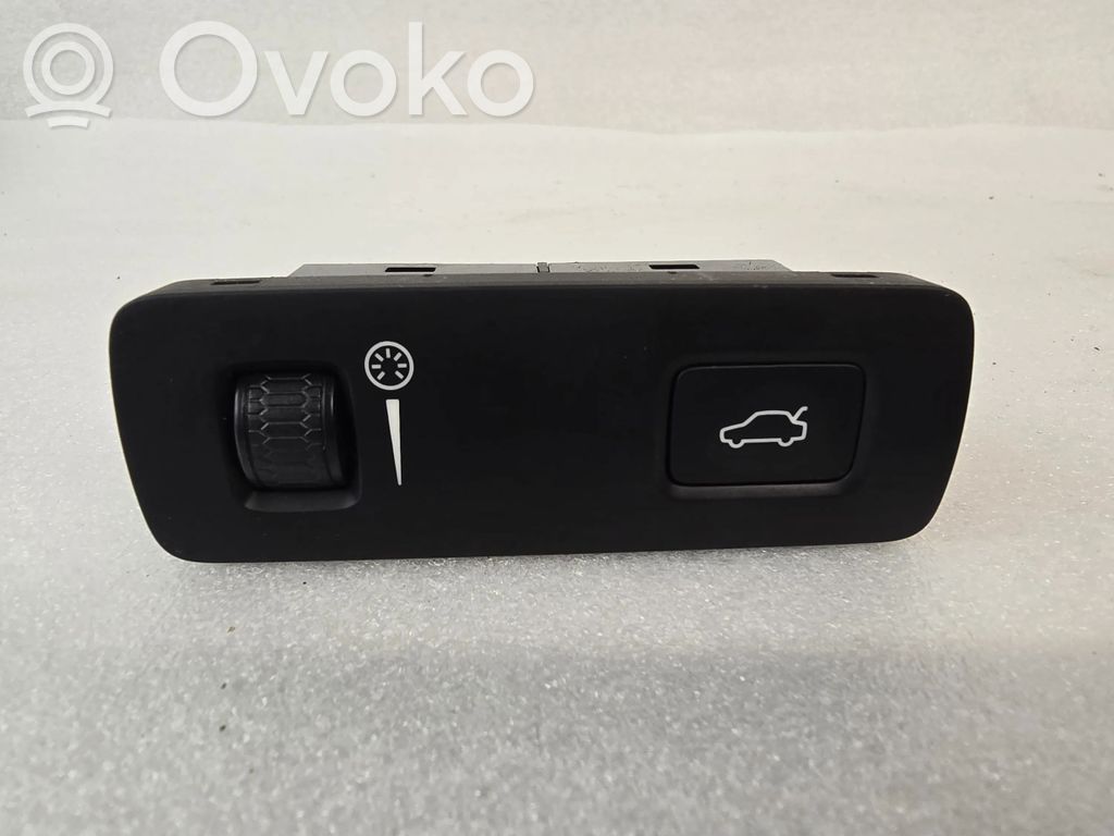 Volvo XC60 Tailgate opening switch 
