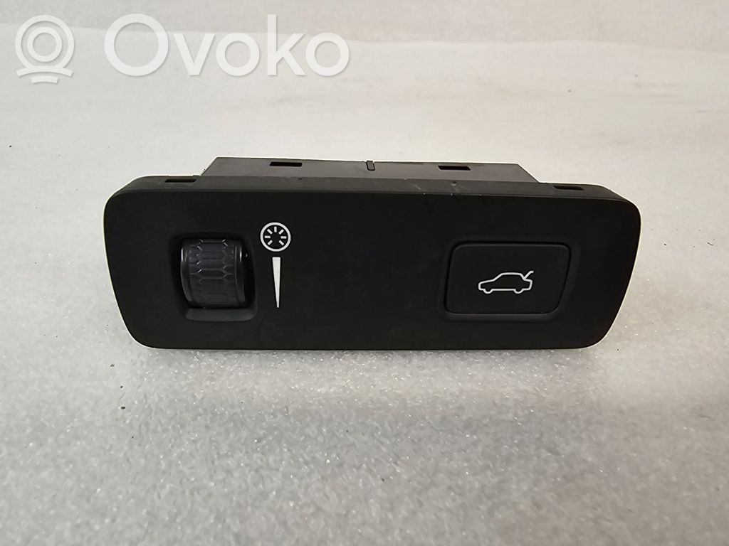 Volvo XC60 Tailgate opening switch 