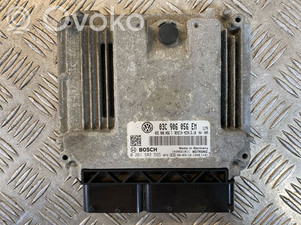 Volkswagen Golf V Engine control unit/module 