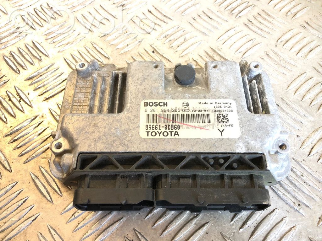 Toyota Yaris Engine control unit/module 