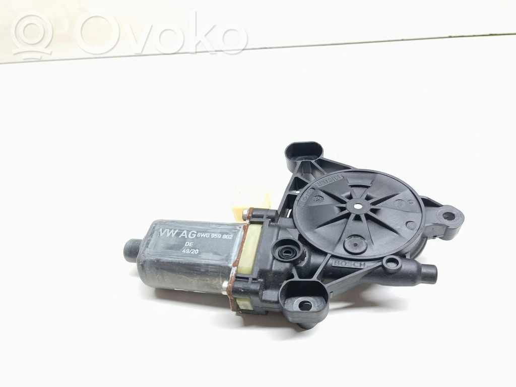 Audi A4 S4 B9 8W Front door window regulator motor 