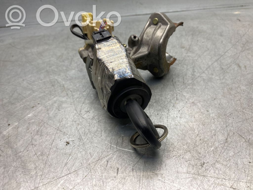 Toyota Corolla Verso E121 Užvedimo spynelė 