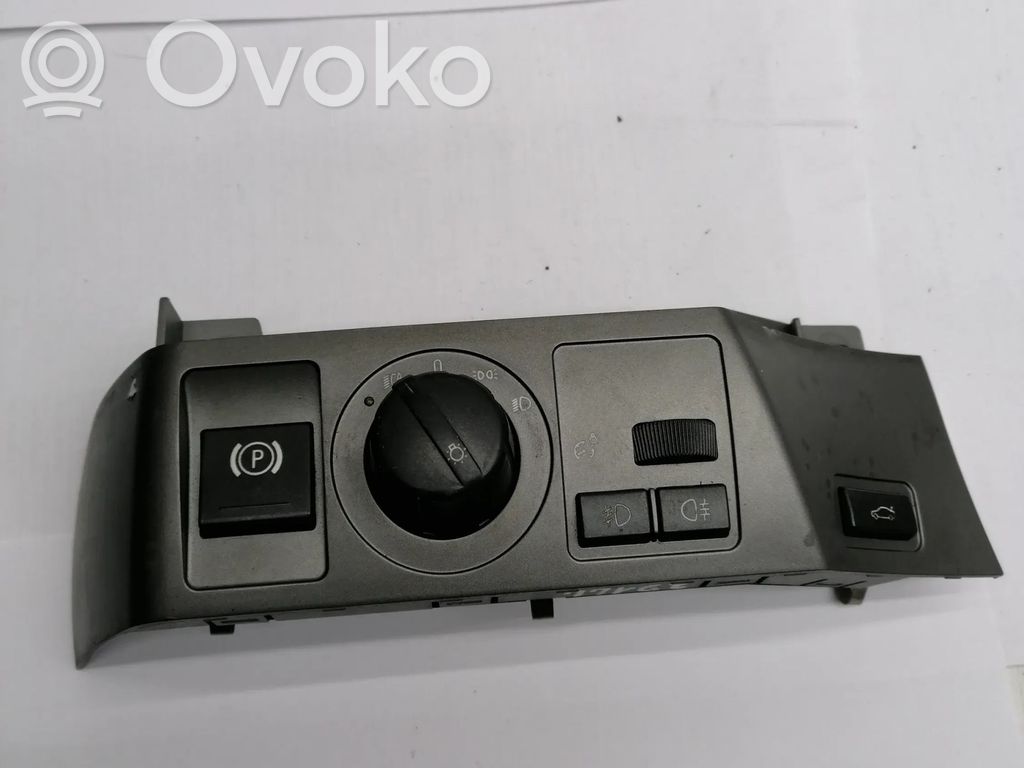 Light switch   6131691884902,549493122