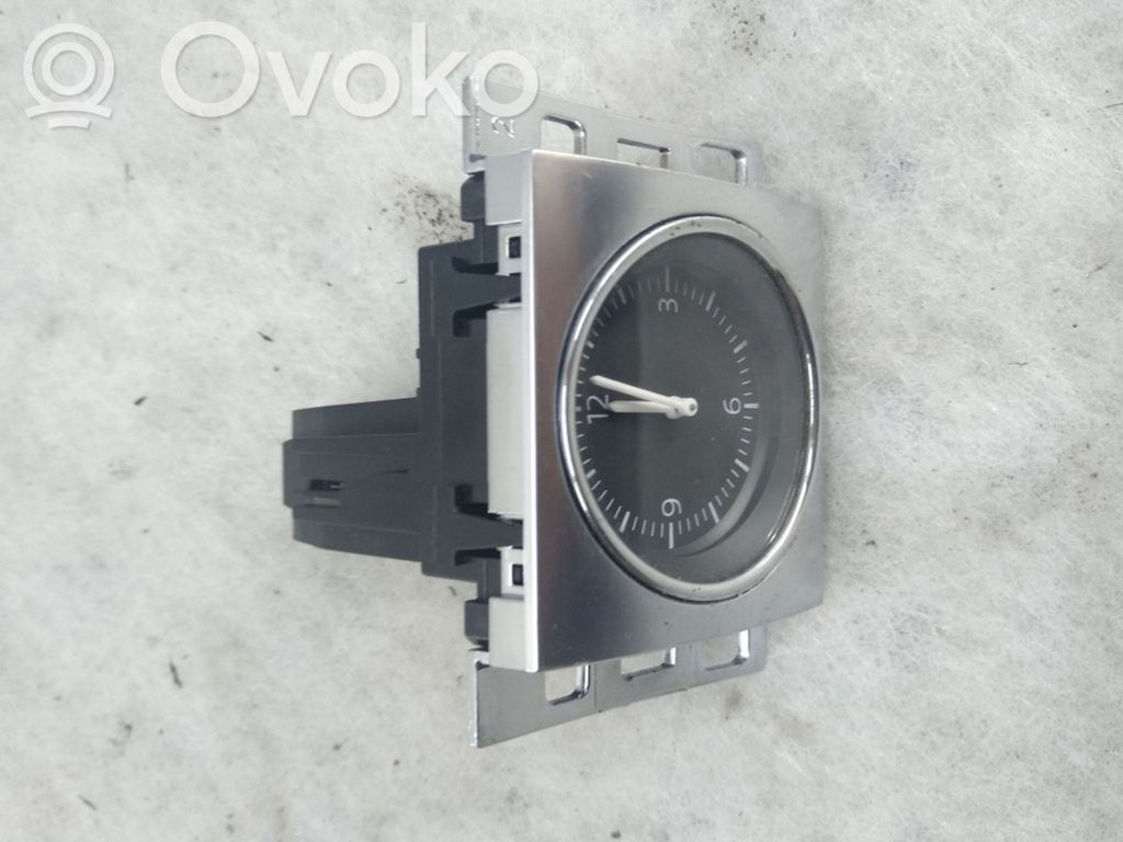 Volkswagen PASSAT B7 Clock 