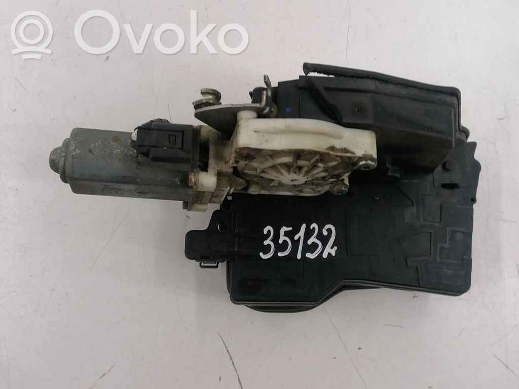 BMW 7 E65 E66 Priekšpusē slēdzene 