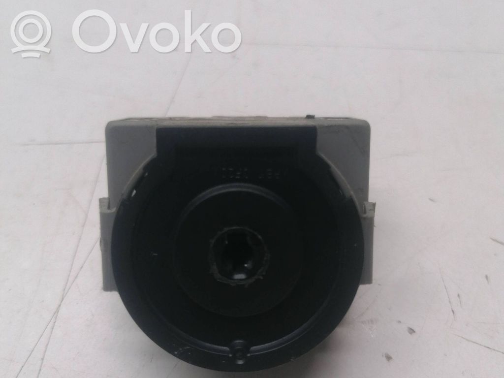 Ford Mondeo Mk III Užvedimo spynelės kontaktai 