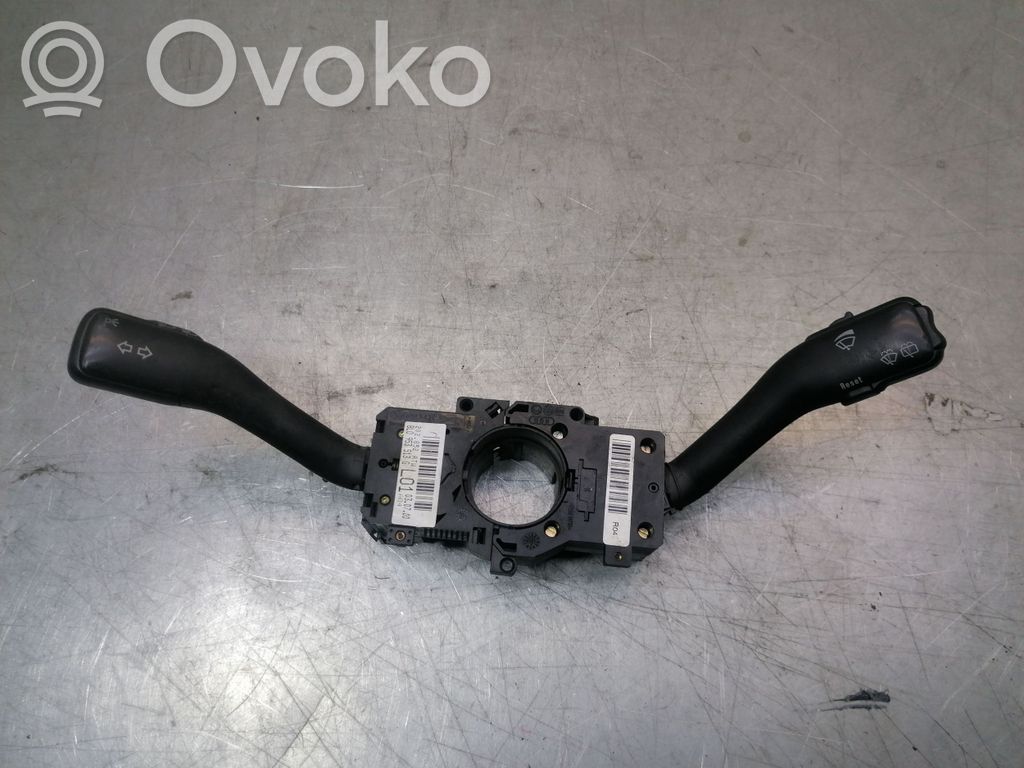 Volkswagen PASSAT B5 Wiper turn signal indicator stalk/switch 