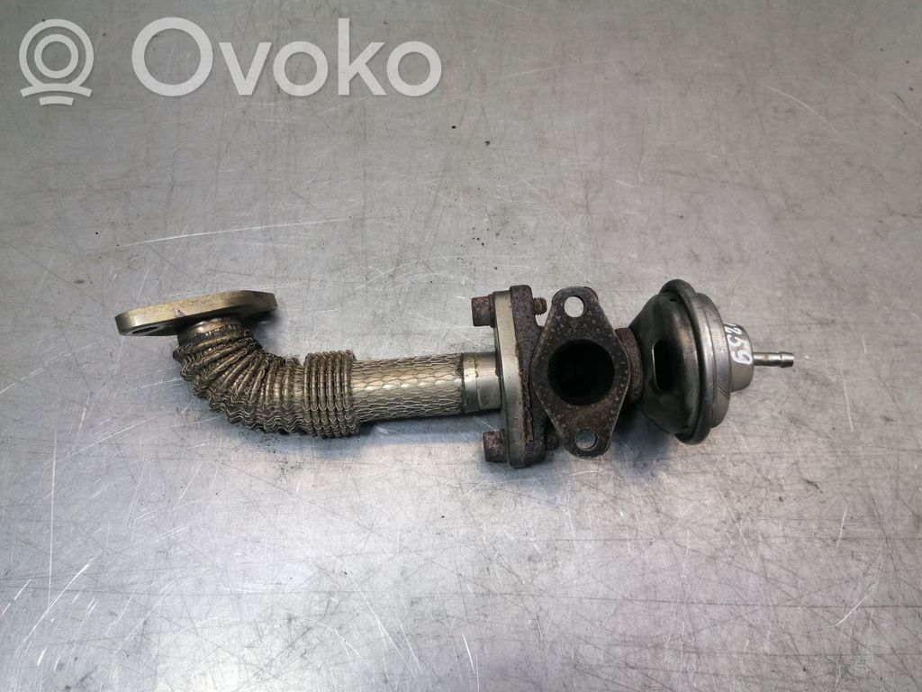 Volkswagen PASSAT B4 EGR valve 