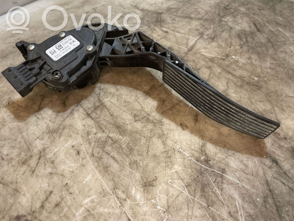 Opel Astra J Accelerator throttle pedal 