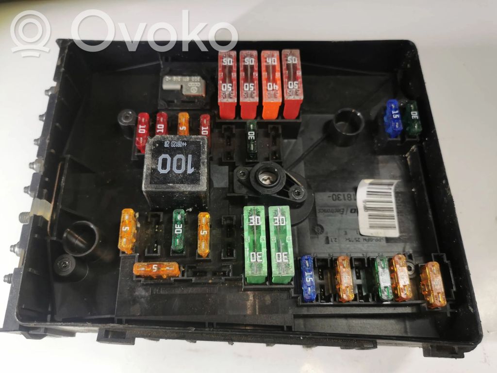 Audi A3 S3 8P Fuse module 