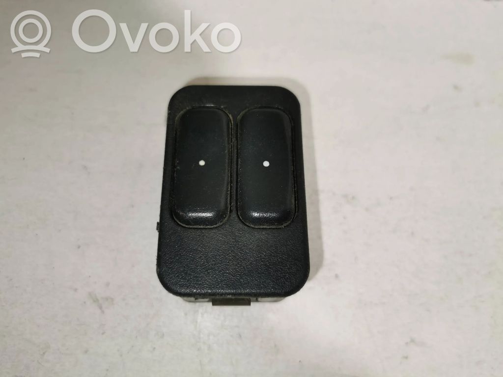 Opel Zafira A Electric window control switch 