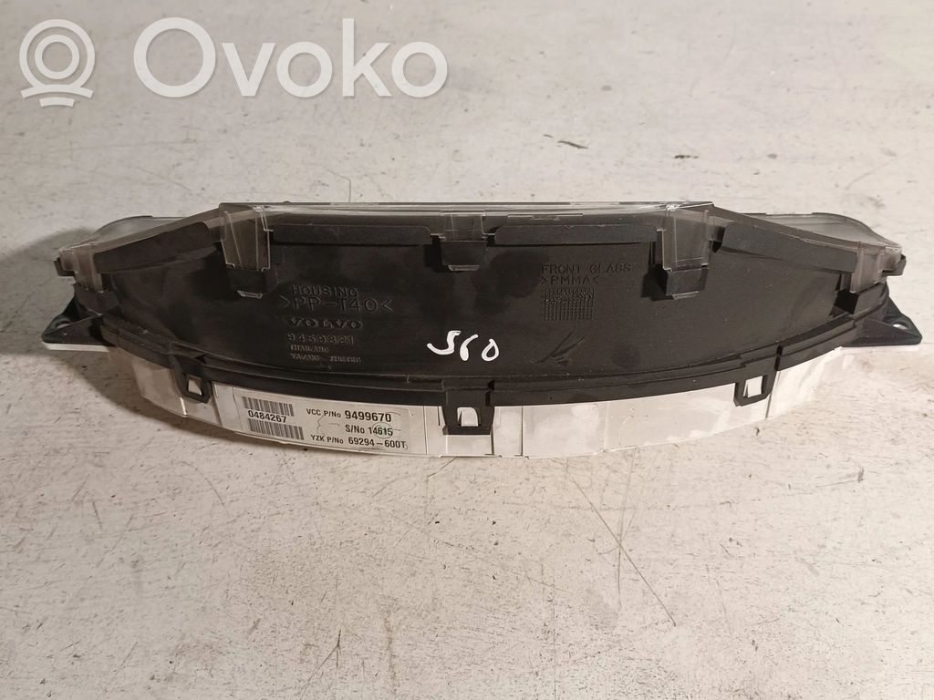 Volvo S60 Speedometer (instrument cluster) 