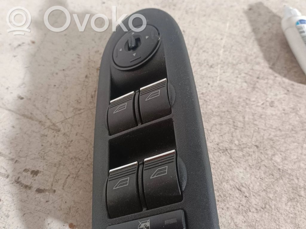 Ford C-MAX I Electric window control switch 