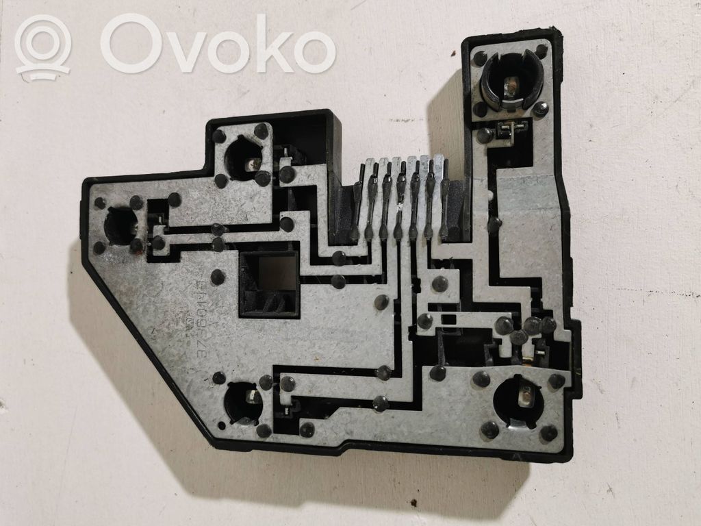 Opel Vectra B Aizmugures spuldzes vāka turētājs 