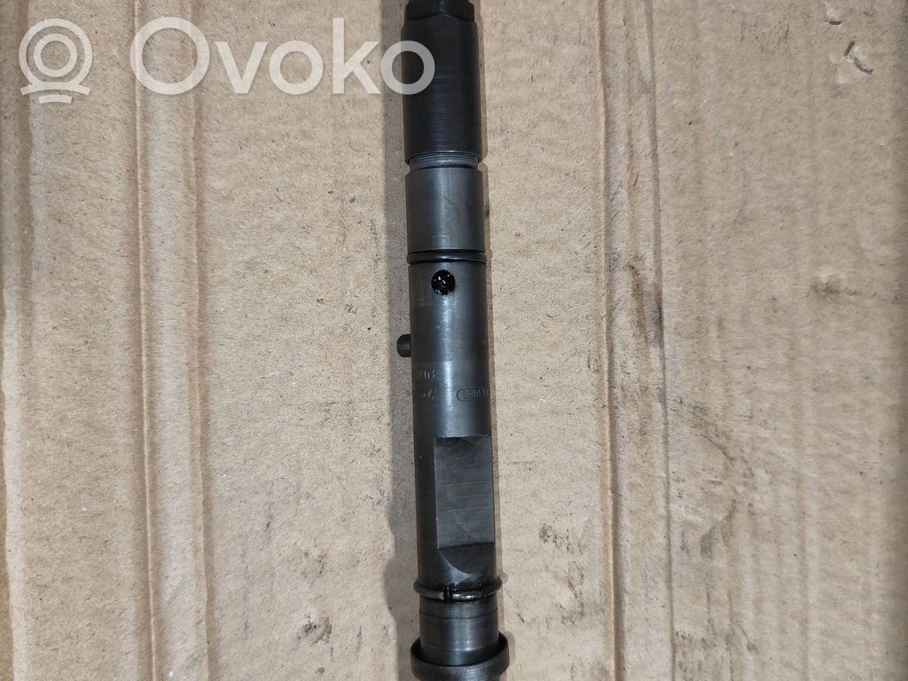 Audi A6 S6 C5 4B Fuel injector 