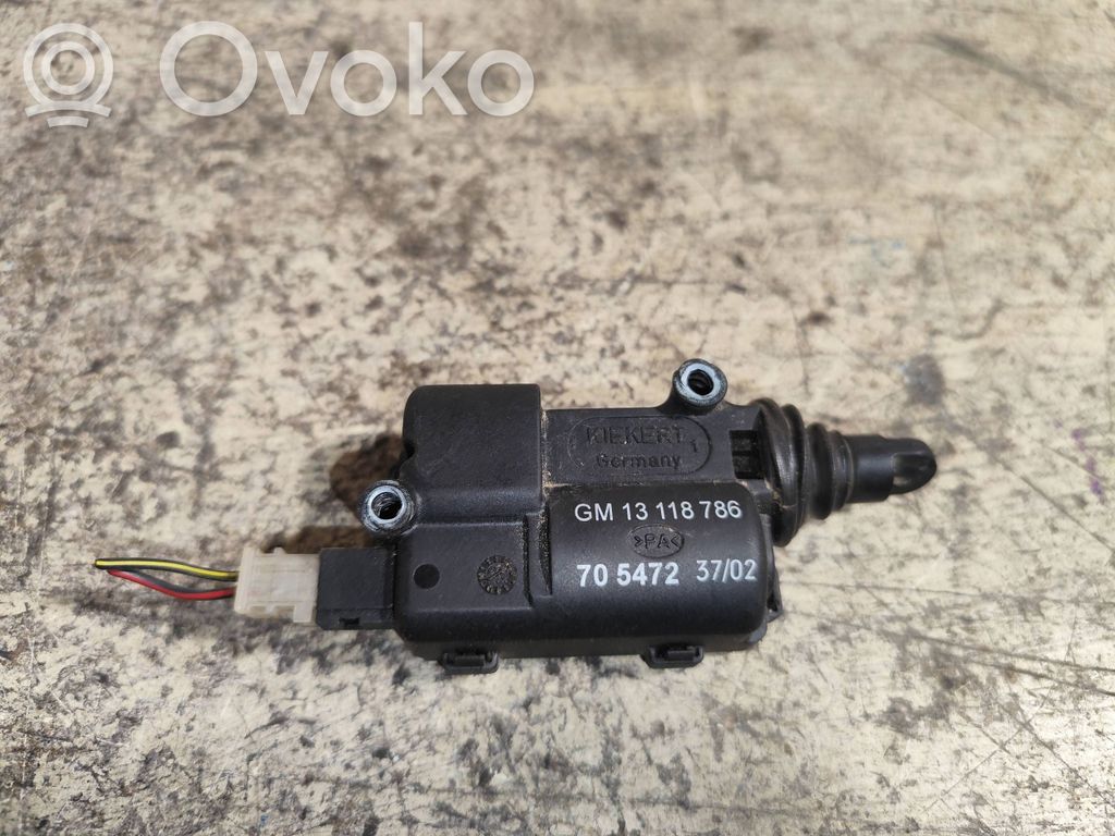 Opel Zafira A Motor închidere centralizată 