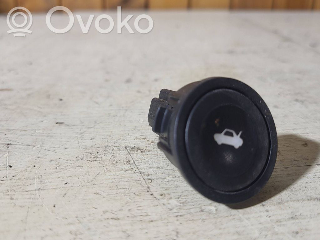 Ford Fiesta Tailgate opening switch 