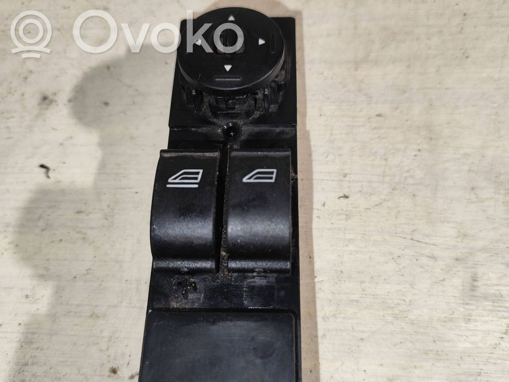 Ford Focus Electric window control switch 