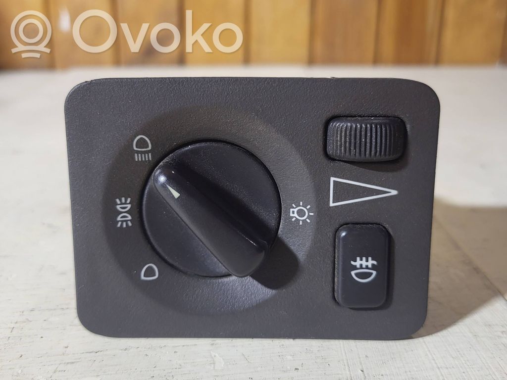 Light switch   758173,4616124,5858154
