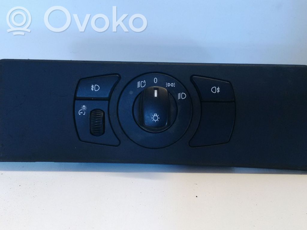 Light switch   6953735,33290403,692525202