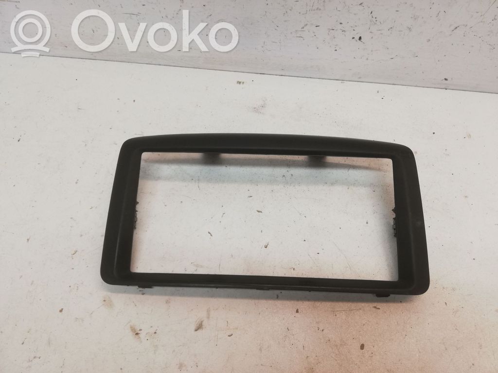 Chrysler Town & Country V Radio/GPS head unit trim 