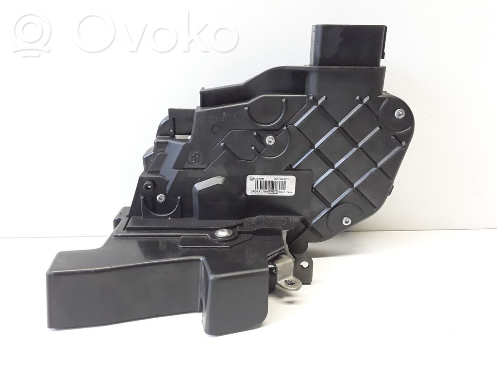 Volvo C30 Priekšpusē slēdzene 