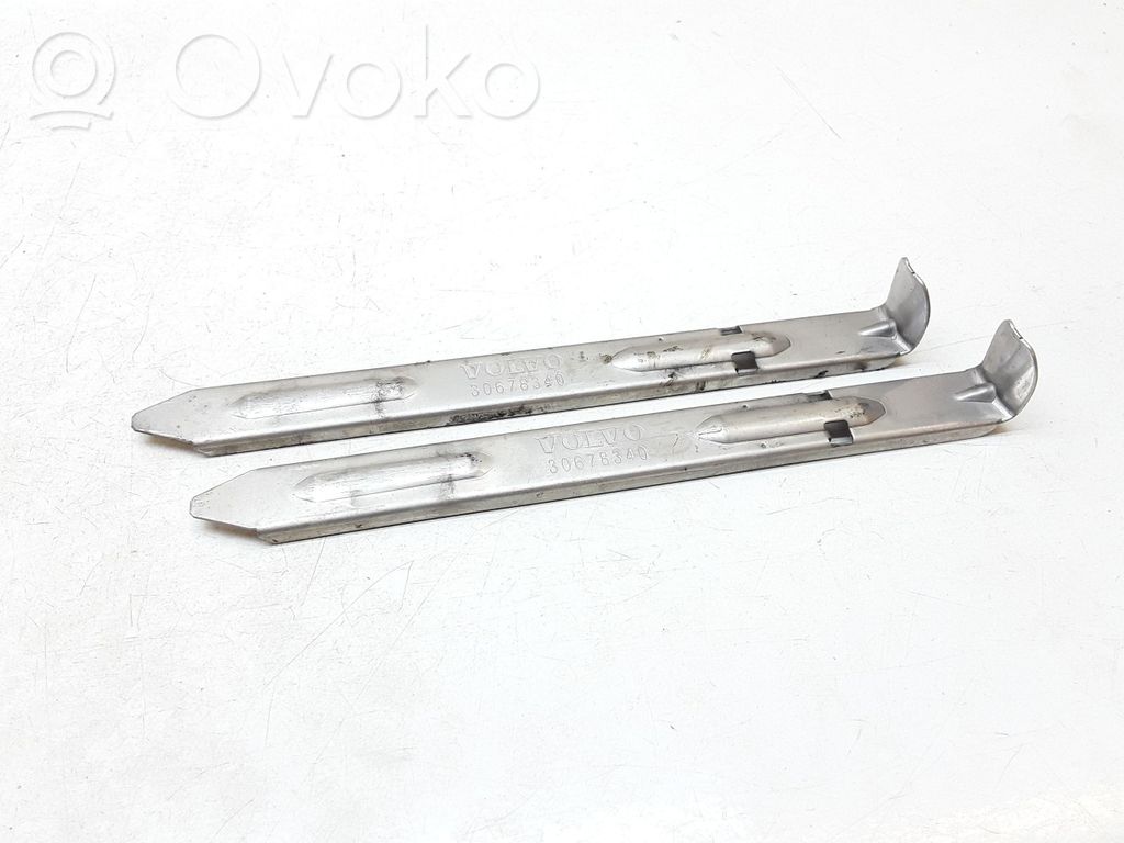 Volvo V70 Headlight/headlamp mounting bracket 