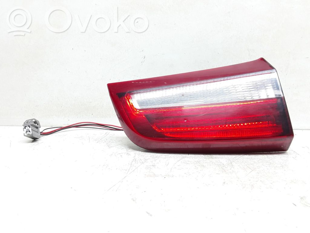 Volvo S60 Aizmugurējais lukturis pārsegā 