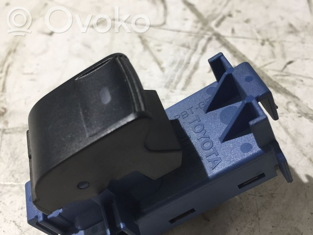 Toyota Avensis T270 Electric window control switch 