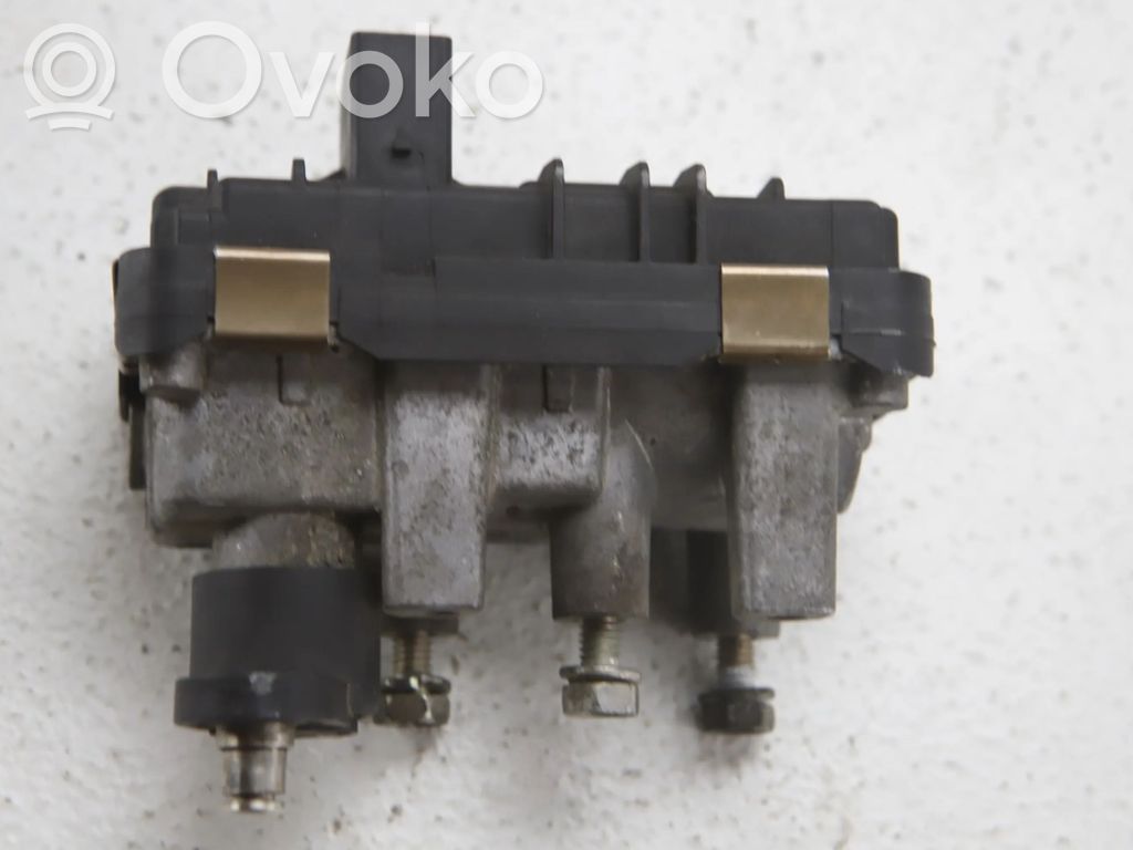 BMW 5 F10 F11 Turbinos elektrinis valdymo aktuatorius 