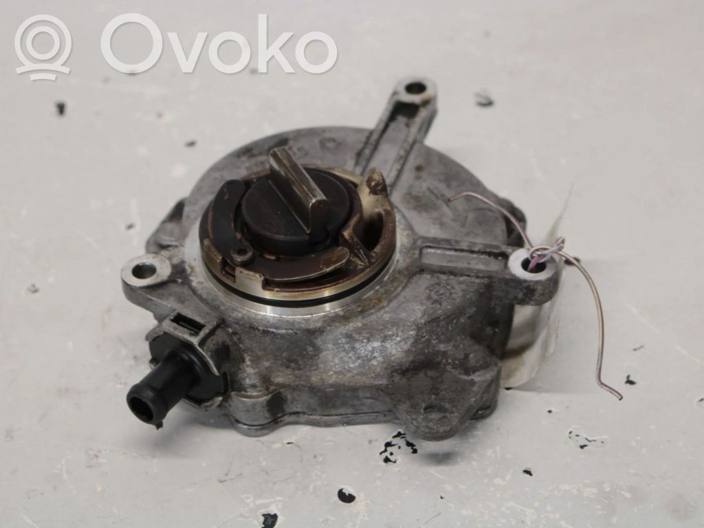 Volkswagen PASSAT B6 Vacuum pump 