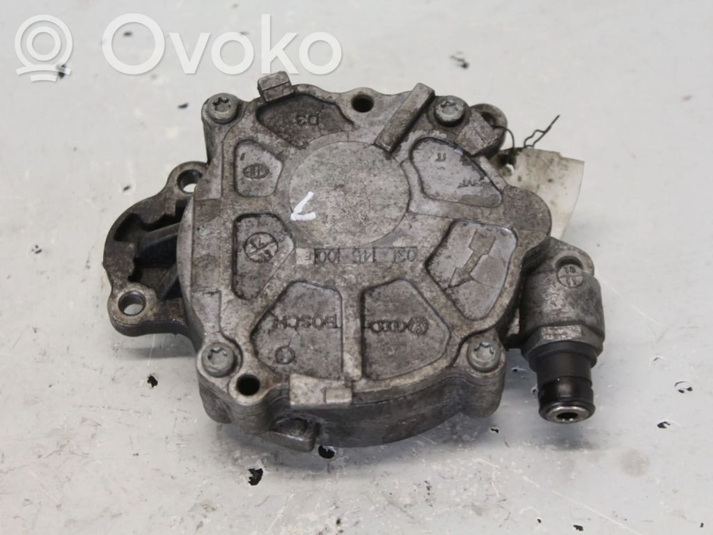 Volkswagen PASSAT B7 Vakuumo pompa 